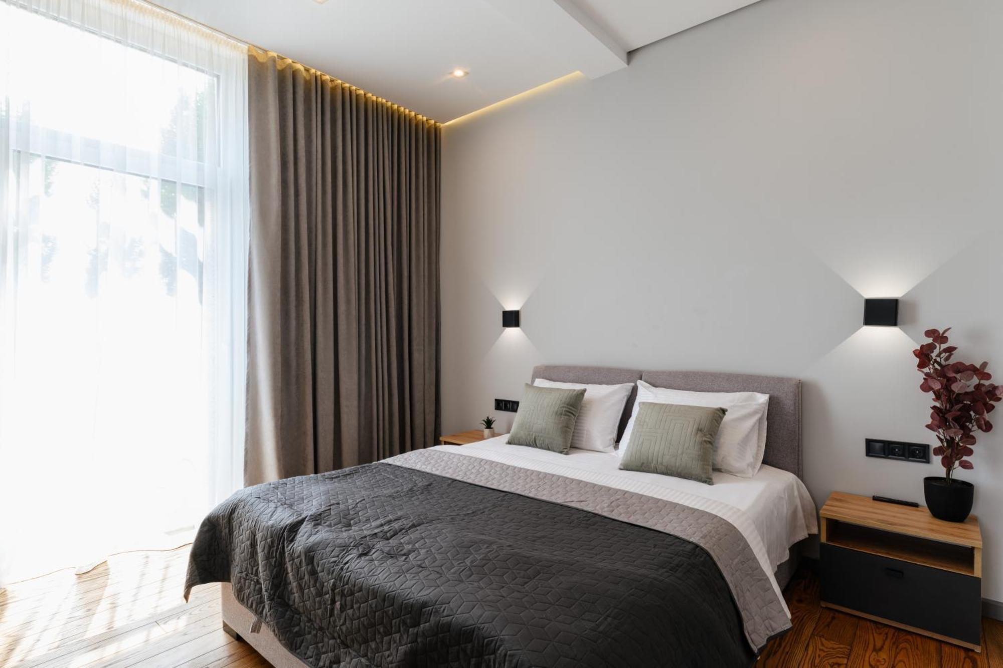 Luxury Apartments Smart House Ужгород Экстерьер фото