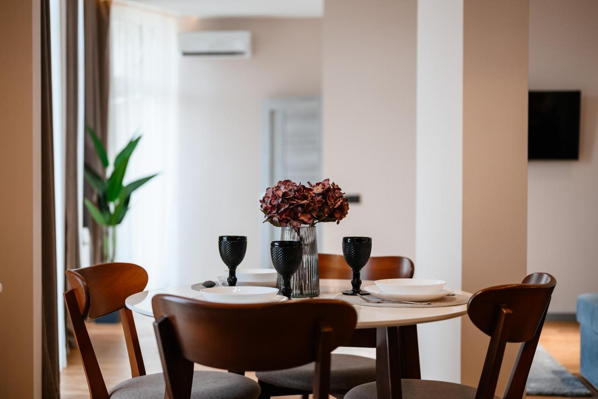 Luxury Apartments Smart House Ужгород Экстерьер фото