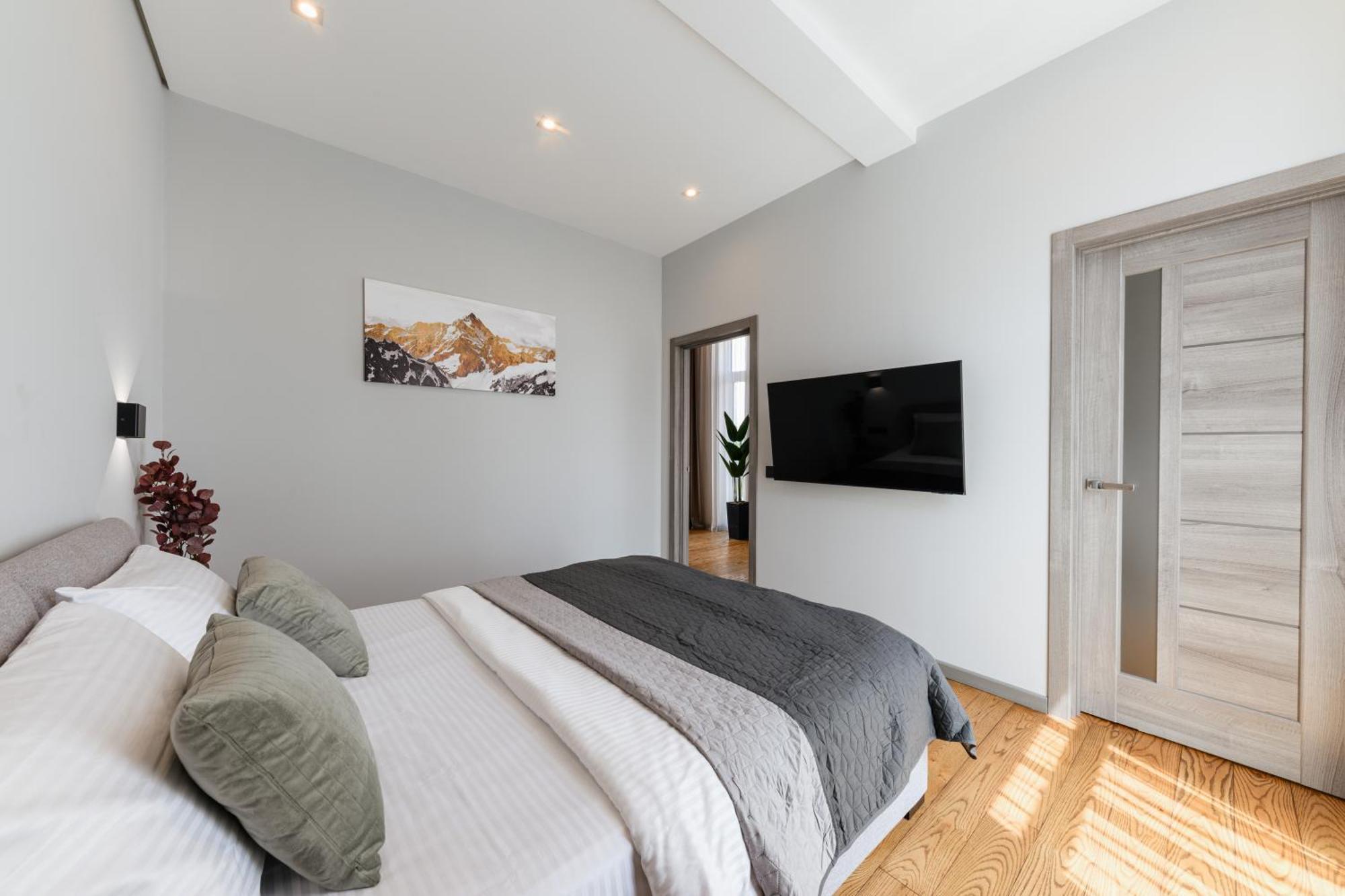 Luxury Apartments Smart House Ужгород Экстерьер фото